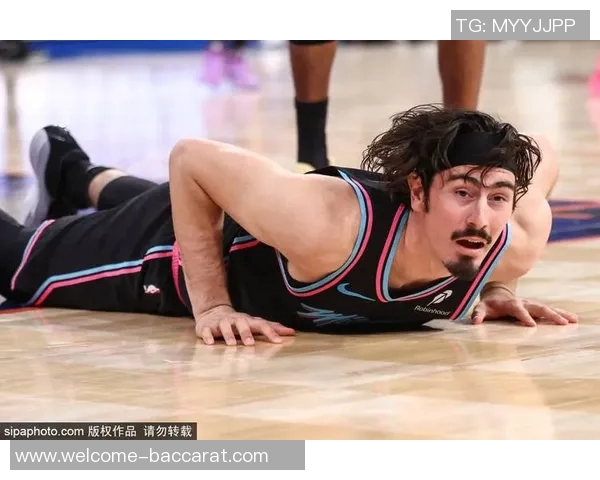 阿德巴约表现出色砍下20分10板助球队抵挡失利压力 阿德巴约表现出色砍下20分10板助球队抵挡失利压力