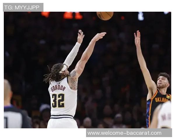 戈登状态火热半场完美表现砍下14分外加3篮板1助攻助力球队奋勇争先