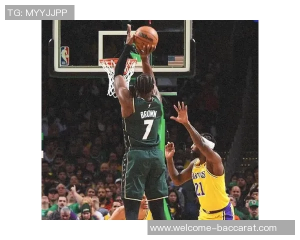 湖人首节失利半场落后绿军三分火力全开里夫斯状态低迷